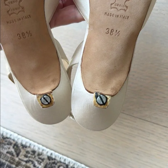 Manolo Blahnik Carolyne Bridal Slingback Heels - Picture 7 of 7